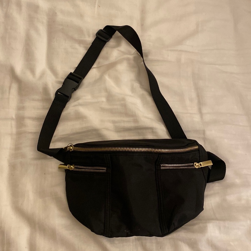 Black fanny pack!